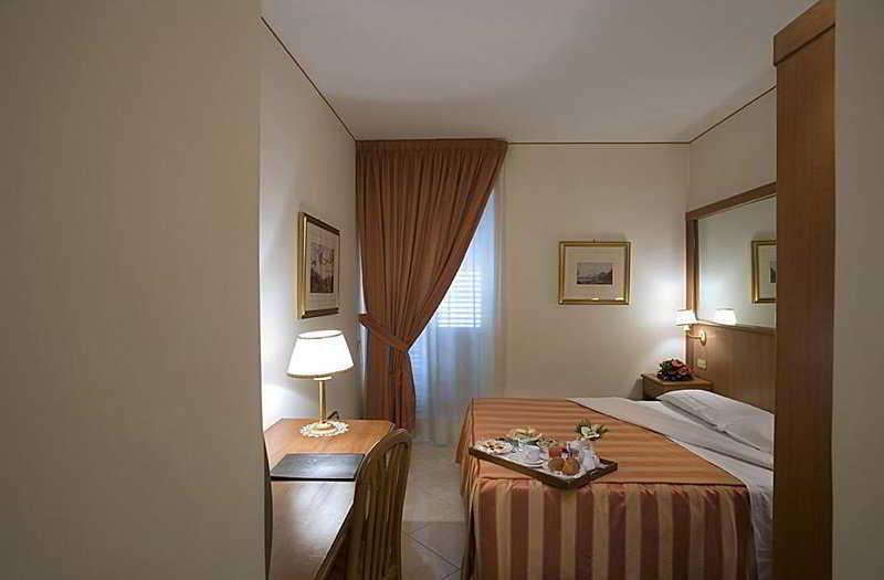 Hotel San Giorgio Неаполь Номер фото